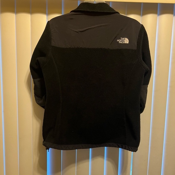 The North Face Women's Full-Zip Fleece Jacket, Size Medium-Black color. - Picture 6 of 14